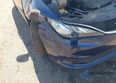 2020 Chrysler Voyager Lxi из США, поврежденный, VIN 2C4RC1DGXLR198575